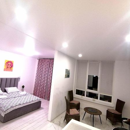 Новобудова Сам Центр Жк "Семицвіт" Apartment Lviv Ngoại thất bức ảnh