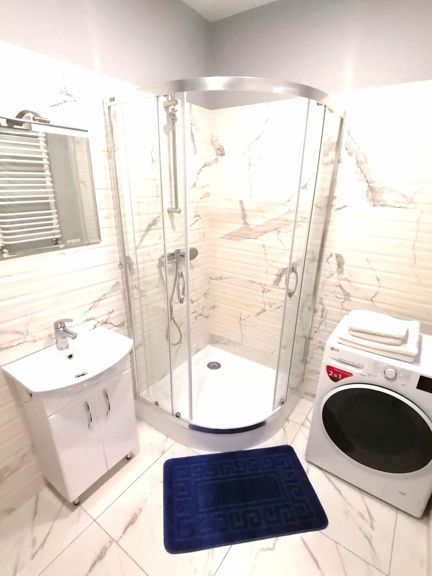 Новобудова Сам Центр Жк "Семицвіт" Apartment Lviv Ngoại thất bức ảnh